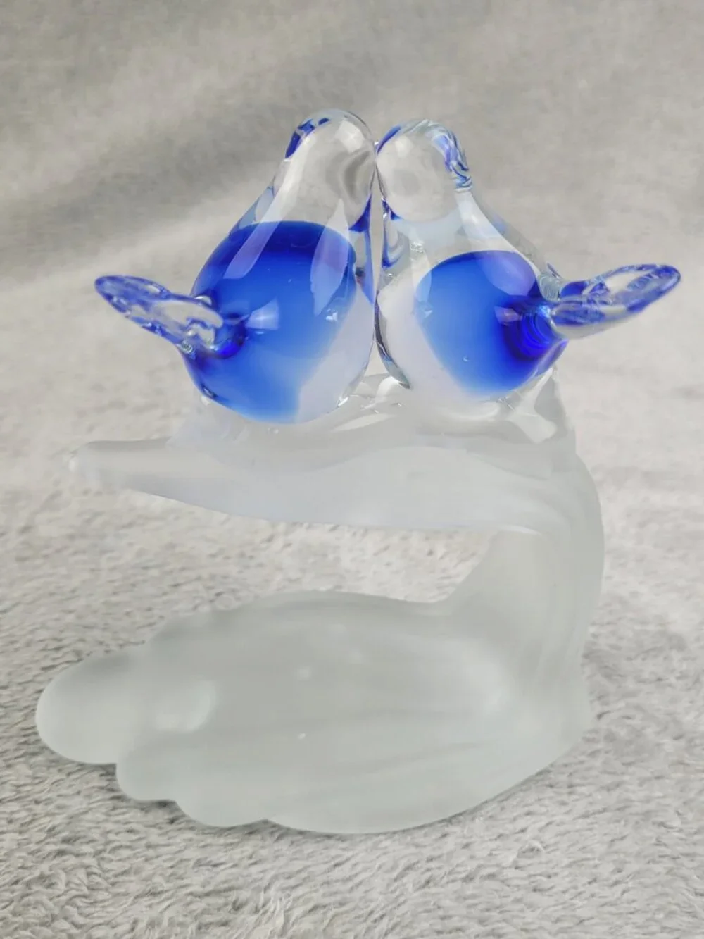 Vtg Hand Blown Art Glass Lovebirds Bluebirds Frosted Satin Wave Glass Figurine